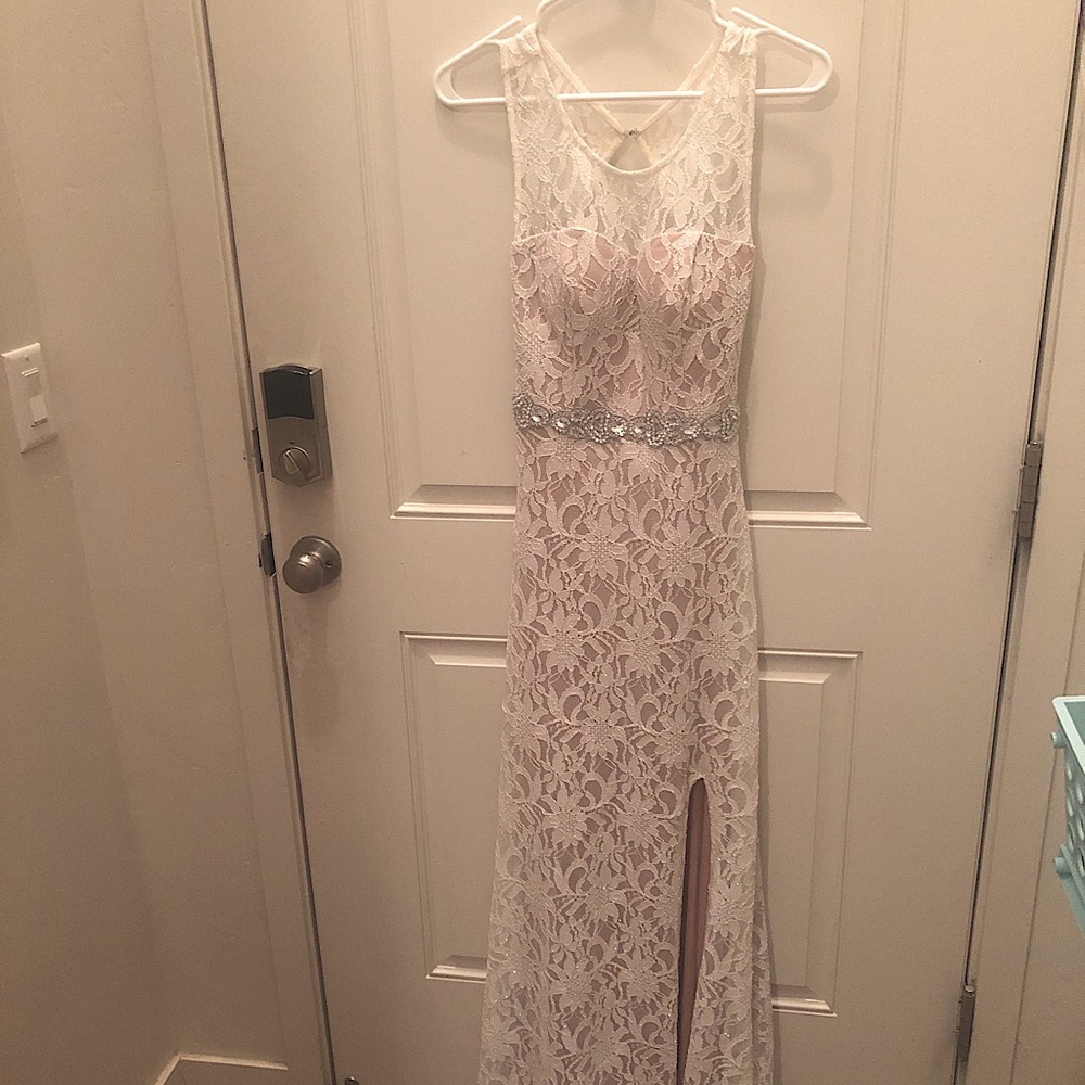 BOUTIQUE LIQUIDATION size 7 juniors lace dress
